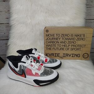 Nike Kyrie 8 Go GS Basketball Shoes